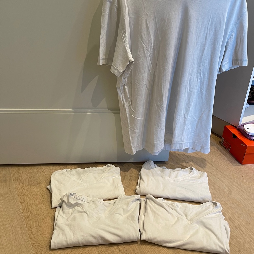 Lululemon men’s white v neck 5 piece bundle